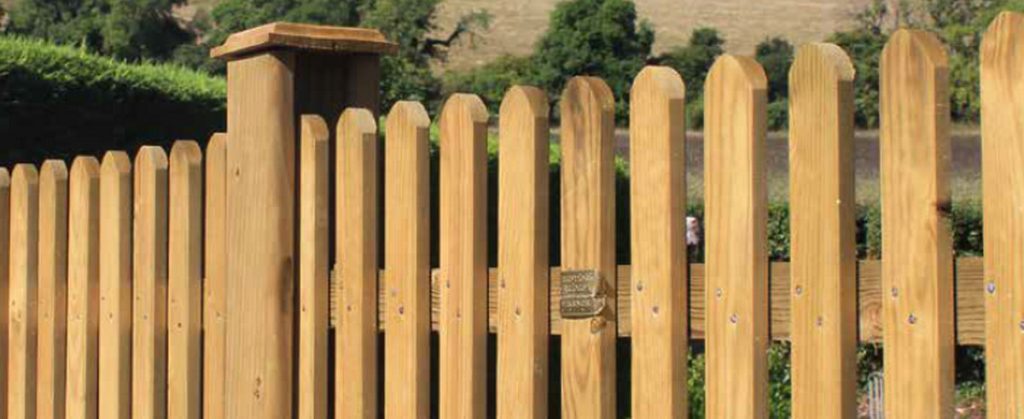 What is Traditional Palisade or Picket Fencing